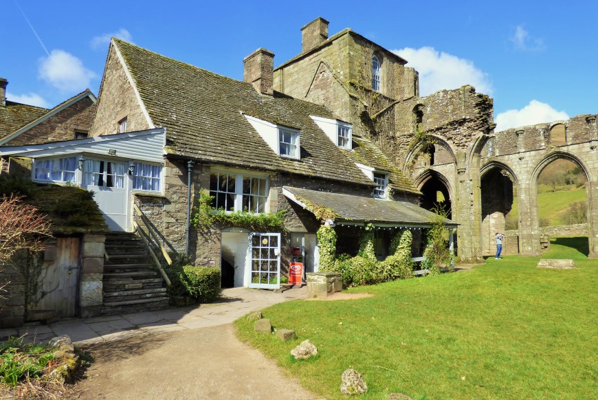 Llanthony Priory Hotel Exterior